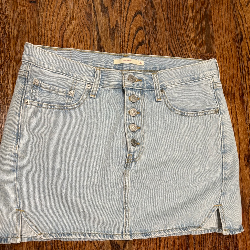 Levi’s Icon Mini Skirt with Button Front